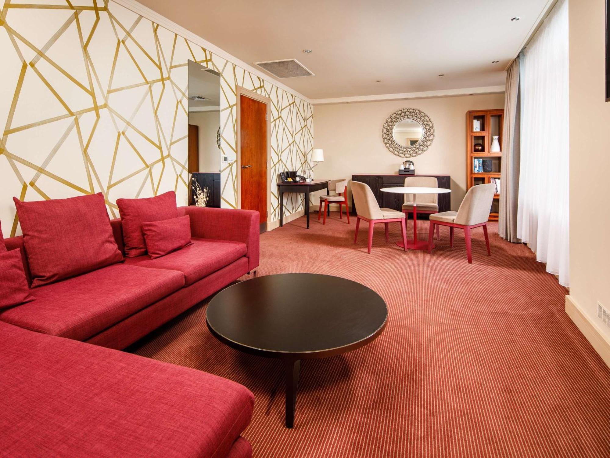 Deluxe Suite City View